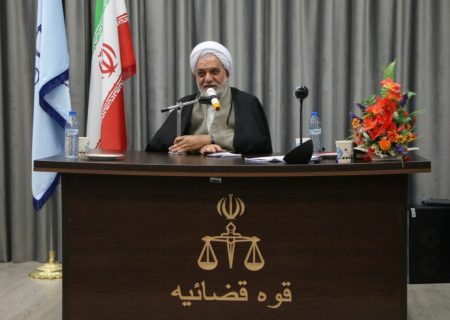 رئیس کل دادگستری استان کرمان گفت: بر اساس سیاست گذاری قضایی انجام شده در استان، میانگین ابلاغ الکترونیک تا پایان سال جاری باید به ۹۵ درصد افزایش یابد.